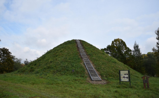 10_NKRP Paverkniu piliakalnis (1).jpg